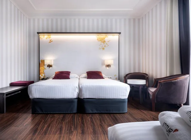 غرفة بثلاثة أسرّة مع سرير إضافي، Intelier Palacio San Martin 1/1