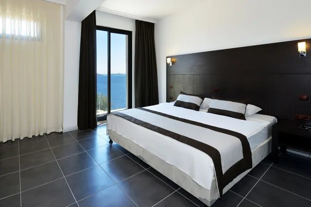 غرفة تنفيذية بإطلالة على البحر، Kalamar Hotel 3/7