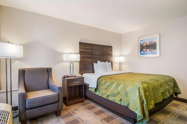 Upgrade, Queen Bed, Smoking, Quality Inn Suwanee I-85 2/3