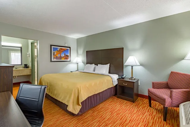 غرفة بسرير كينج، Quality Inn Goodlettsville 2/3