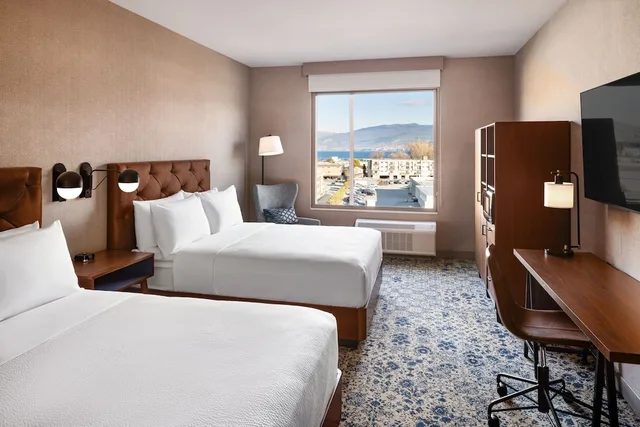 Room, 2 Queen Beds, Water View، Four Points by Sheraton Penticton at the Convention Centre 1/3