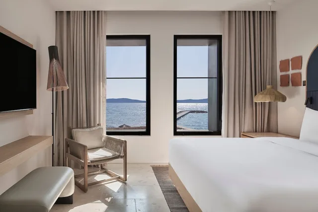 1 Bedroom, Escape, Infinity, Suite, King Bed, Bay Front, Sea View, Private Pool، W Costa Navarino 2/3
