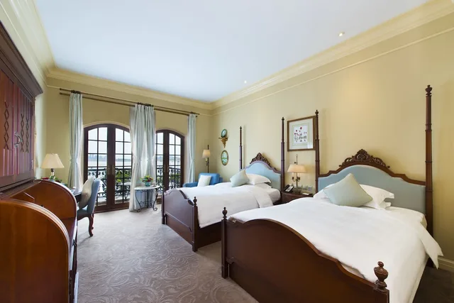 غرفة سوبيريور بسرير مزدوج بإطلالة على البحر بشرفة، Rocks Hotel 2/4