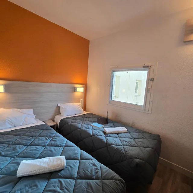 غرفة بسريرين منفصلين، Hotel Premiere Classe Lyon East - Beynost 5/10