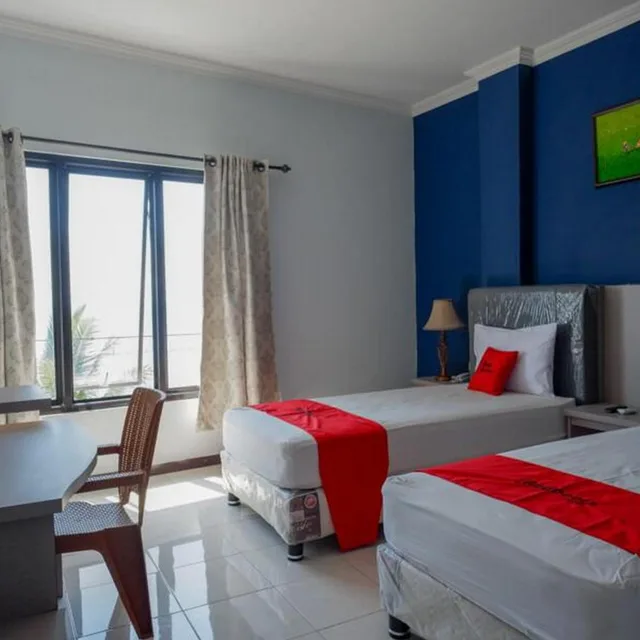 غرفة ديلوكس بسريرين منفصلين، RedDoorz Plus Syariah @ Hotel Boulevard Luwuk 6/10