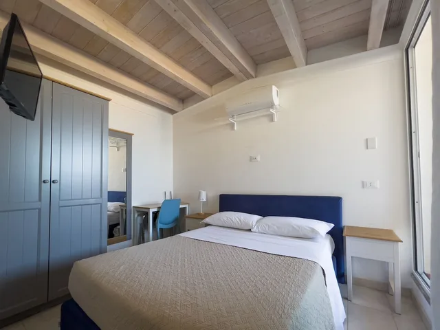 غرفة بانورامية بسرير مزدوج بإطلالة على البحر، ZIBIBBO SUITES & ROOMS 2/6