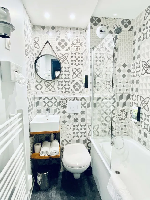 غرفة عائلية بسرير كوين وسريرين منفصلين بحوض استحمام، Sure Hotel by Best Western Calais Coquelles Tunnel s/ Manche 4/5
