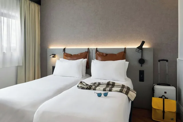 غرفة متصلة بسرير كوين وسريرين منفصلين، Moxy Paris La Villette 5/10