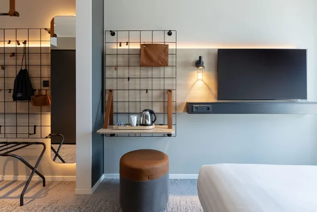 Room, Twin Beds, Moxy Plymouth 3/3