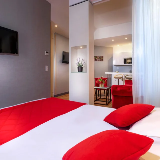 جناح، AMBRE HOTEL 3/7