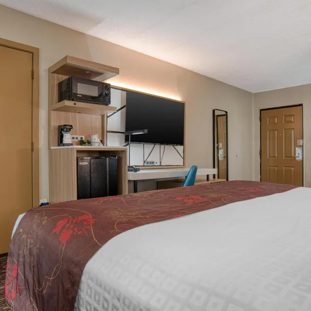 غرفة بسرير كينج مع أريكة، Best Western Vicksburg 5/7