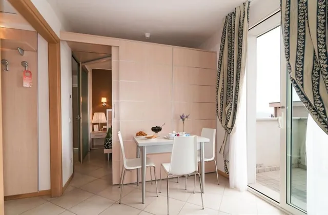 جناح جونيور بسرير مزدوج بشرفة مع أريكة، Hotel Residence T2 Rimini 1/1