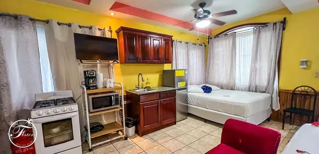 كابينة بسرير كينج، Foster's West Bay Resort 3/3