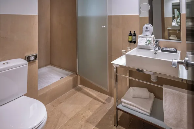 غرفة كومفورت ثلاثية بثلاثة أسرّة، Hotel SERHS Del Port 8/10