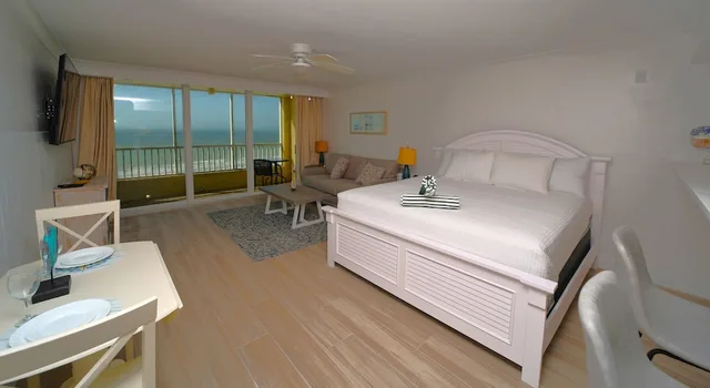 جناح استوديو ملكي بسرير كينج بإطلالة على الشاطئ، Casa Playa Resort 1/4