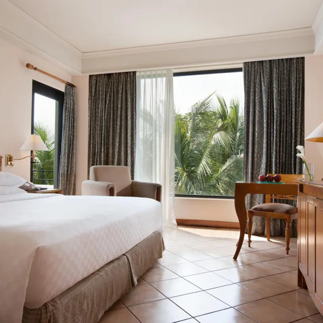 غرفة ديلوكس بسرير كينج بشرفة، Hyatt Regency Yogyakarta 2/4