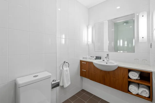 Courtyard, Single Bed, Balcony، Amora Herencia Riverwalk Melbourne 5/5