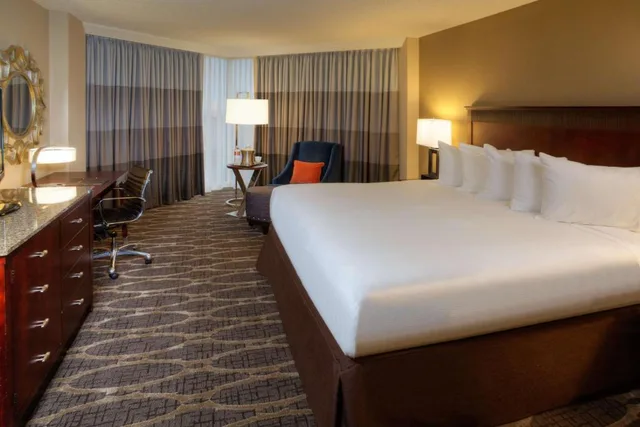 جناح بسرير كينج لذوي الإعاقة، Hilton Houston Westchase 1/3