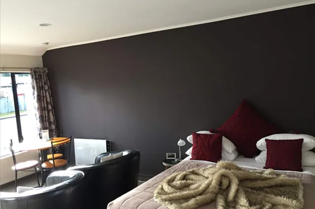 استوديو ديلوكس، Lakefront Lodge 2/4