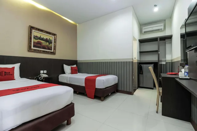 Reddoorz, Twin Beds، Reddoorz Plus @ Tuparev Cirebon 3/3