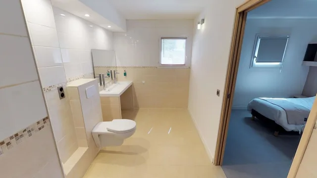 غرفة ثلاثية بسرير كوين وسرير فردي، La Villa Martégale 9/10