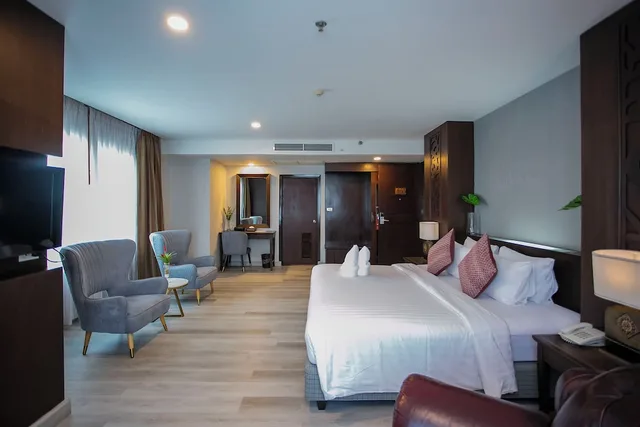 غرفة بزنس ركنية بسرير كينج، Empress Pattaya Hotel 4/10