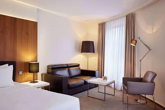 جناح جونيور، Lindner Hotel Dusseldorf Airport, part of JdV by Hyatt 2/2