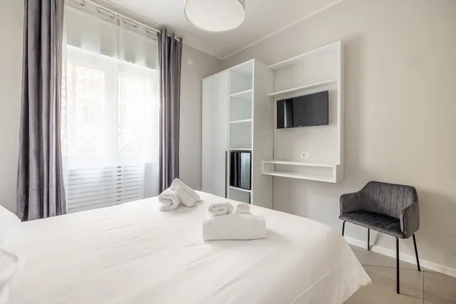 Standard, Queen Bed, Belli Suites Vatican Rome Guest House 1/8