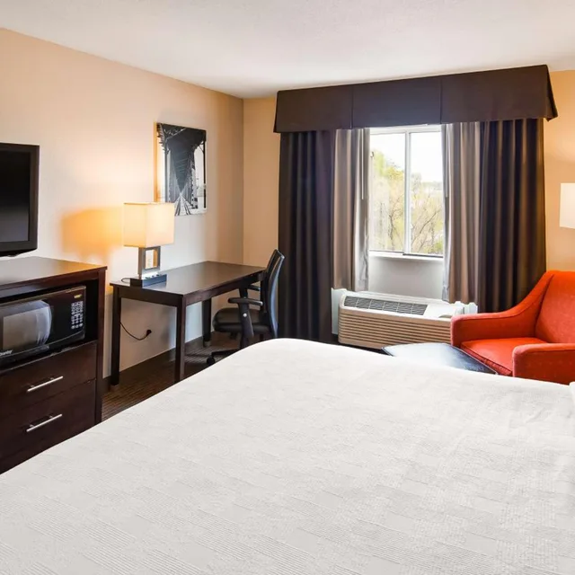 غرفة بسرير كينج بحوض استحمام لذوي الإعاقة، Best Western Pearl City Inn 3/5