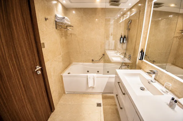 غرفة سوبيريور بسرير مزدوج أو سريرين منفصلين بمسبح خاص، Adams Beach Hotel and SPA 1/1