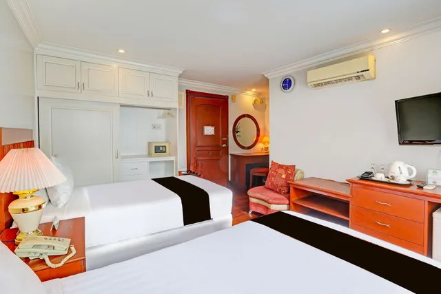 سكن مشترك للنساء، Townhouse OAK Makati Manila Near PNR Pasay Evangelista formerly VIP Suites 4/6