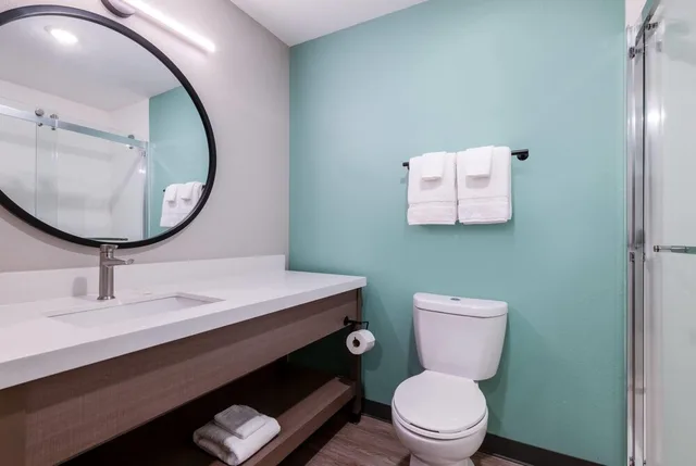 جناح بسرير كوين، ECHO Suites Extended Stay by Wyndham Houston Pasadena Fwy Pl 7/10