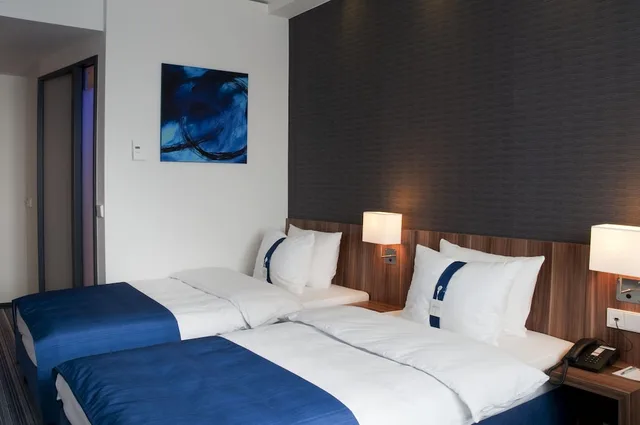 غرفة قياسية بسريرين منفصلين، Holiday Inn Express Augsburg 1/5