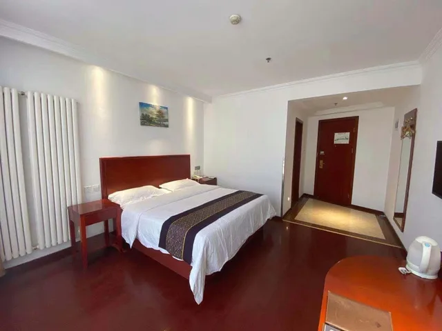 غرفة بسرير كوين، GreenTree Inn Chengde Railway Station Southeast Chengde Century City Business Hotel 2/2