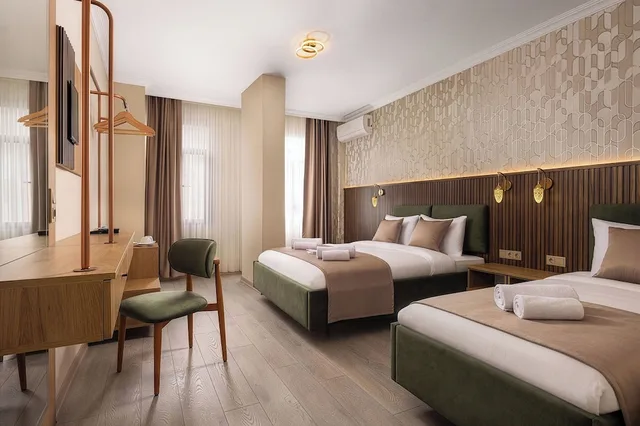 Family, 1 Single and 2 Double Beds، Peradise Hotel 6/10