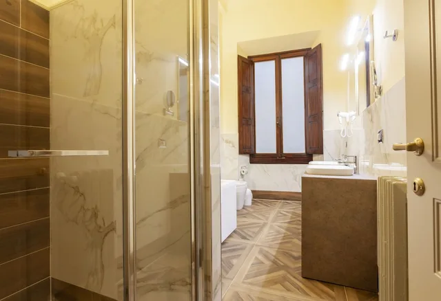 غرفة ديلوكس بسرير كينج مع أريكة، Palazzo Martellini Residenza D'epoca 2/2