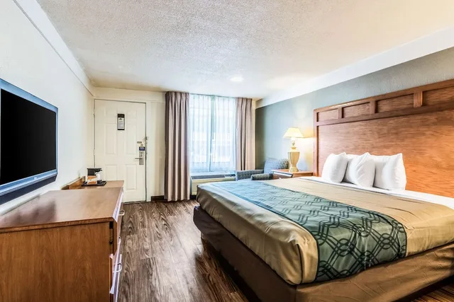 غرفة قياسية بسرير كينج، Econo Lodge Gastonia North 1/3