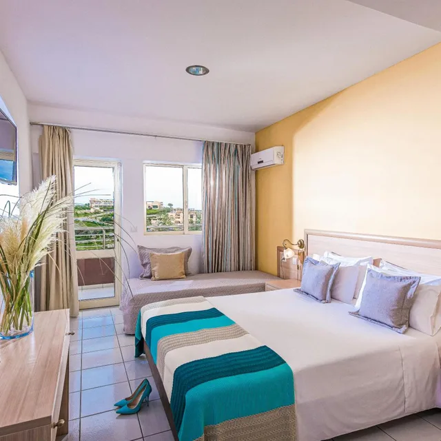 Room, Double Bed, Garden or Side Sea View, Annex، Blue Bay Resort Hotel 2/3