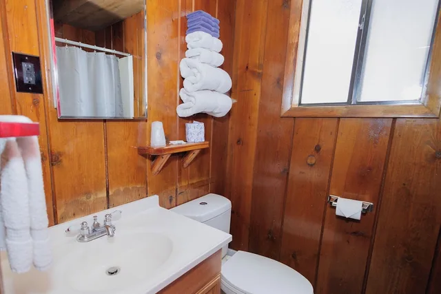 House, Bunk Bed, 2 Queen Beds، Foot of the Mountain Motel 9/9