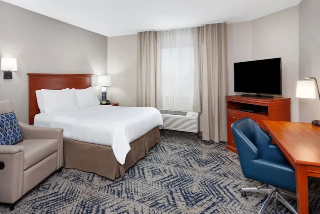 جناح استوديو بسرير كوين بحوض استحمام لذوي الإعاقة، Candlewood Suites Louisville North 3/3