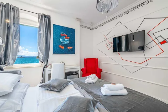 غرفة ديلوكس بإطلالة جزئية على البحر، Galeria Valeria Seaside Downtown - MAG Quaint & Elegant Boutique Hotels 1/3