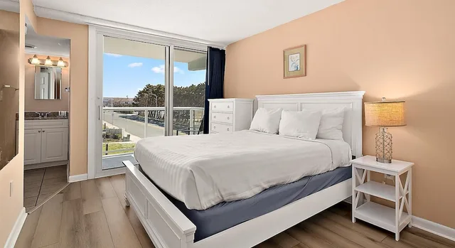 3 Bedrooms, Condo, Premium, 2 Queen and Twin Beds, Bay View, Sofa، Bay Club Resort 7/10