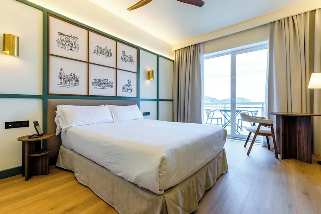 غرفة سوبيريور بسريرين منفصلين بإطلالة على البحر بشرفة، Petit Palace Tamarises 7/10