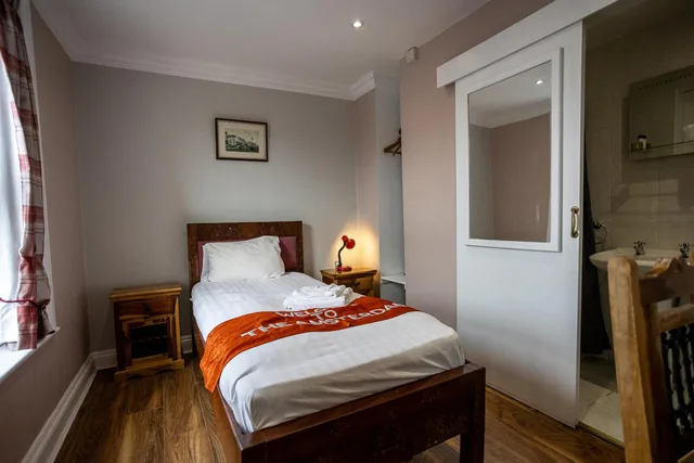 غرفة مفردة، Amsterdam Hotel 4/10