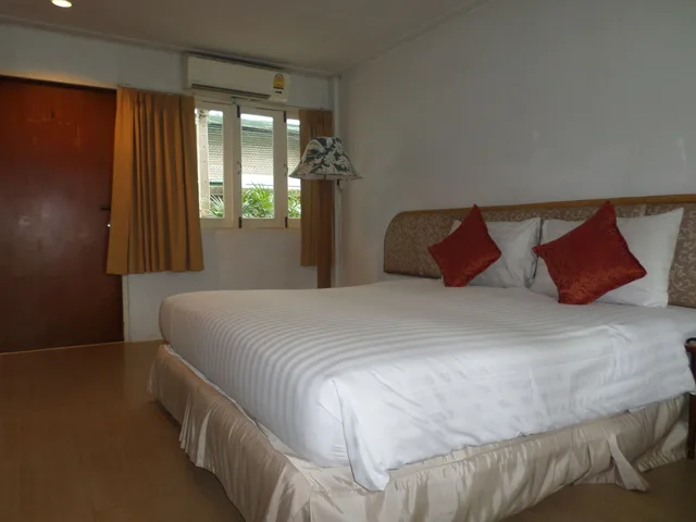 غرفة سوبيريور بسرير كينج بإطلالة على المسبح، Nautical Inn 1/10
