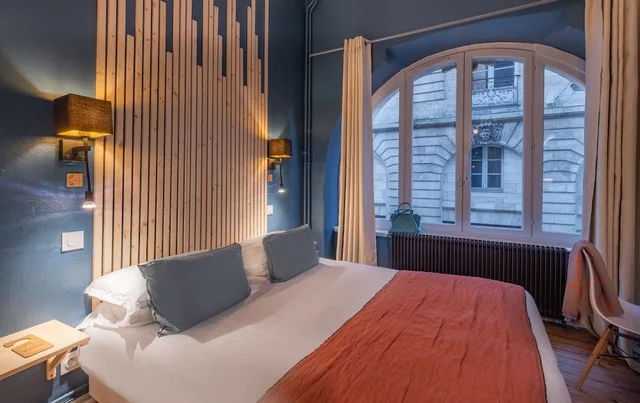 غرفة كلاسيكية بسرير كوين بإطلالة على المدينة، Hotel Madame 7/10