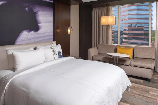 غرفة بسرير كينج، Durham Marriott City Center 4/20