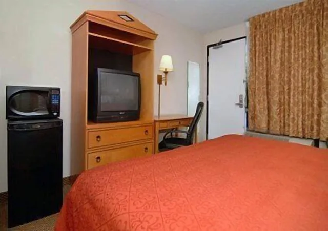 غرفة قياسية بسرير كينج، Travelodge by Wyndham North Charleston 6/7