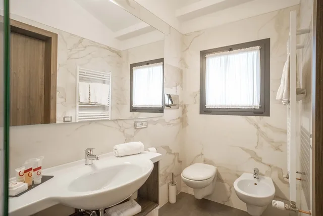 غرفة عائلية رباعية بسرير كوين مع أريكة، Hotel Guerro 3/4