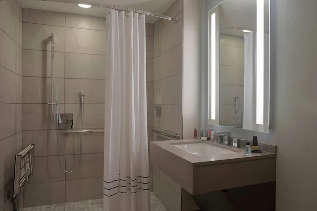 غرفة بسريرين كوين لذوي الإعاقة، Winston-Salem Marriott 2/2